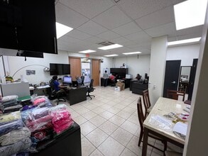 6600-6626 Kingspointe Pky, Orlando, FL for lease Interior Photo- Image 1 of 5