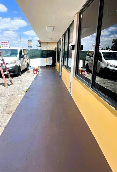 9623-9629 NW 27th Ave, Miami, FL à louer - Photo du bâtiment - Image 2 de 2