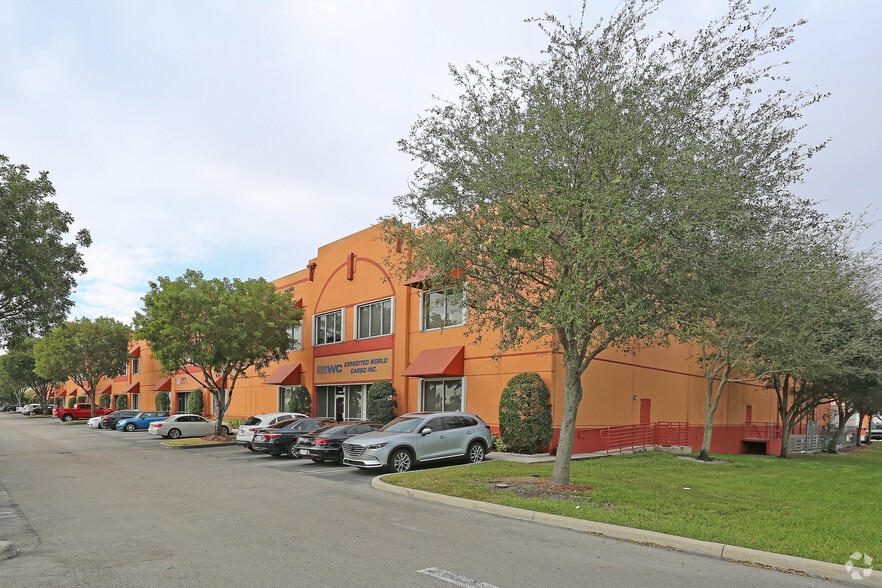 9601-9667 NW 33rd St, Miami, FL for lease - Primary Photo - Image 1 of 33