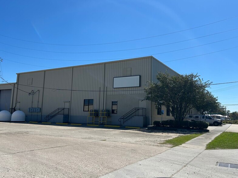 755 Airline Dr, Kenner, LA à louer - Photo du bâtiment - Image 2 de 4