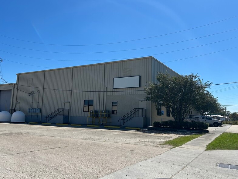 755 Airline Dr, Kenner, LA à louer - Photo du bâtiment - Image 2 de 4