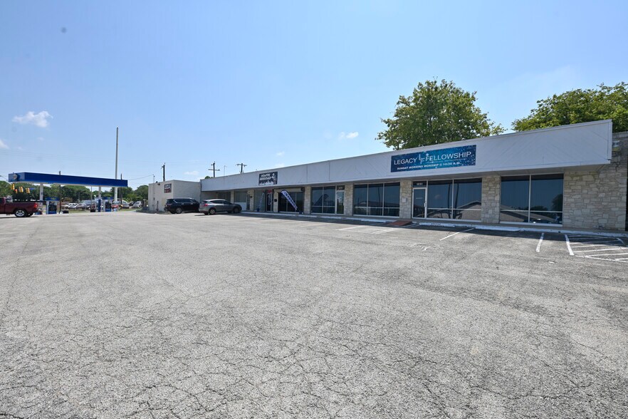 11610-11626 El Sendero St, San Antonio, TX for lease - Building Photo - Image 1 of 4