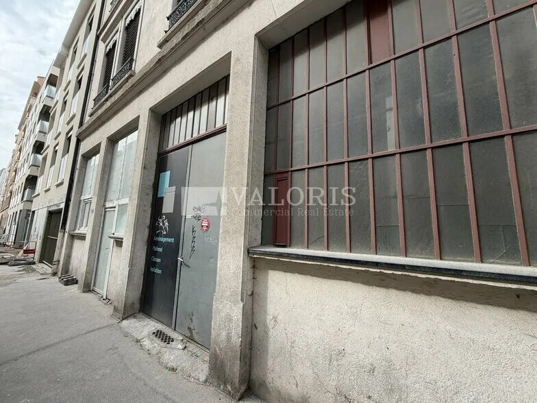 Commerce de détail dans Villeurbanne à louer - Photo du bâtiment - Image 2 de 10