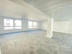 Office in Boulogne-Billancourt for lease Building Photo- Image 2 of 5