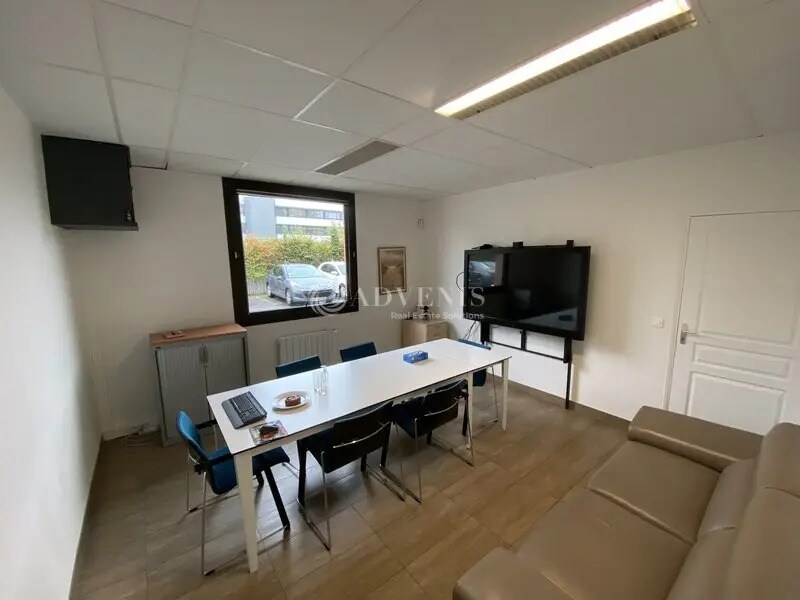 Office in Montigny-le-Bretonneux for sale Building Photo- Image 1 of 4