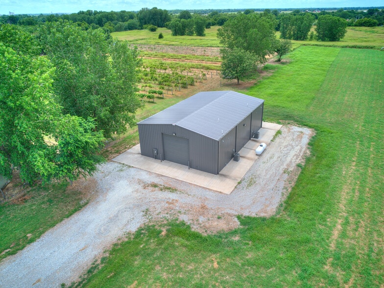 6745 N Gregory Rd, Yukon, OK for sale - Building Photo - Image 2 of 11