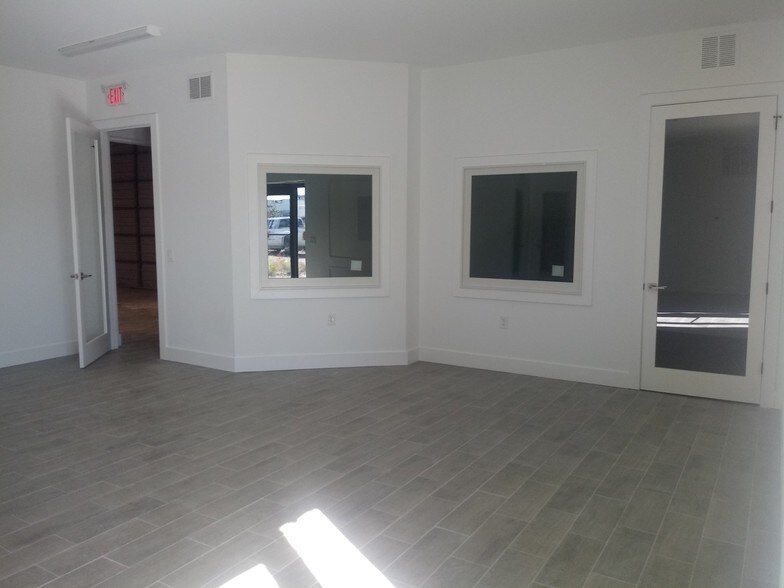 19200 Peachland Blvd, Port Charlotte, FL à louer - Photo intérieure - Image 3 de 13