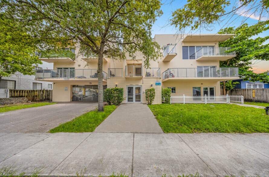 1553 SW 2nd St, Miami, FL à vendre - Photo du bâtiment - Image 1 de 25
