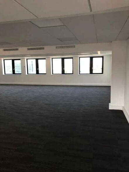 Office in Charenton-le-Pont for lease - Interior Photo - Image 2 of 7