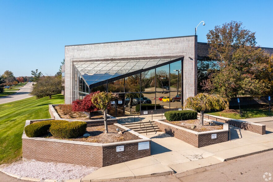 45000 Helm St, Plymouth, MI for lease - Building Photo - Image 2 of 4