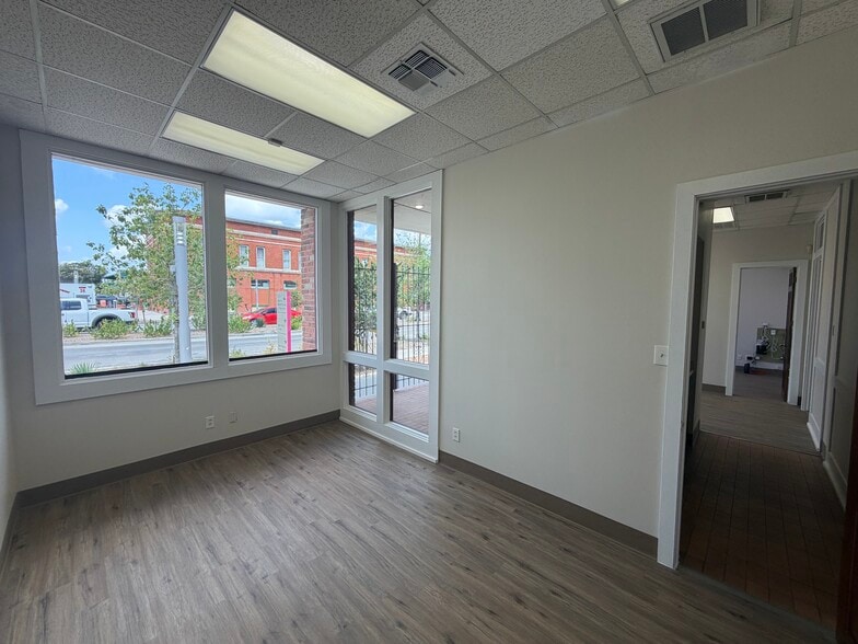 717 Dolorosa St, San Antonio, TX for lease - Building Photo - Image 3 of 27