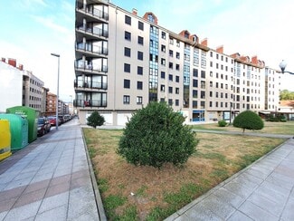 Plus de détails pour Calle Santiago López, Pravia - Commerce de détail à vendre