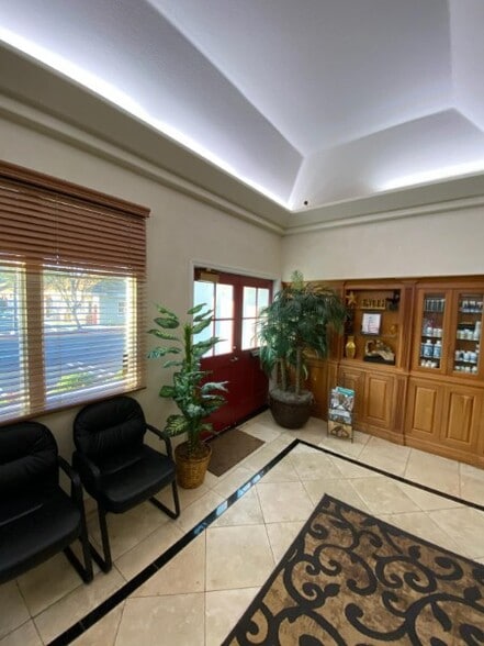 1325-1337 E Thousand Oaks Blvd, Thousand Oaks, CA à louer - Autre - Image 2 de 5