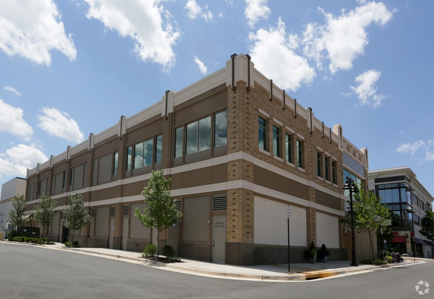 20370 Exchange St, Ashburn, VA for lease - Building Photo - Image 2 of 4