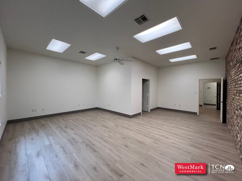 4225 85th St, Lubbock, TX à louer - Photo du bâtiment - Image 2 de 8