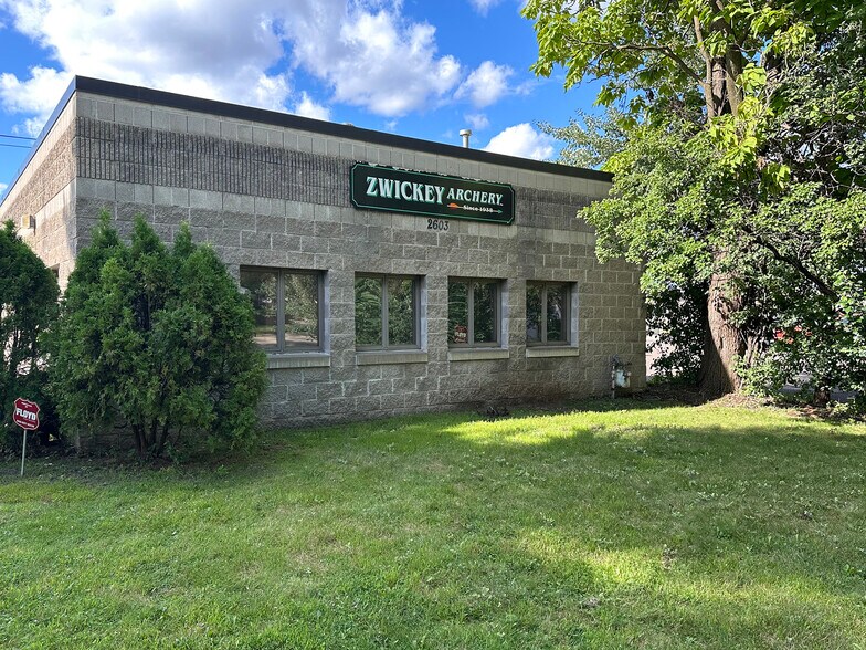 2603 E 7th Ave, North Saint Paul, MN à vendre - Photo du bâtiment - Image 2 de 18