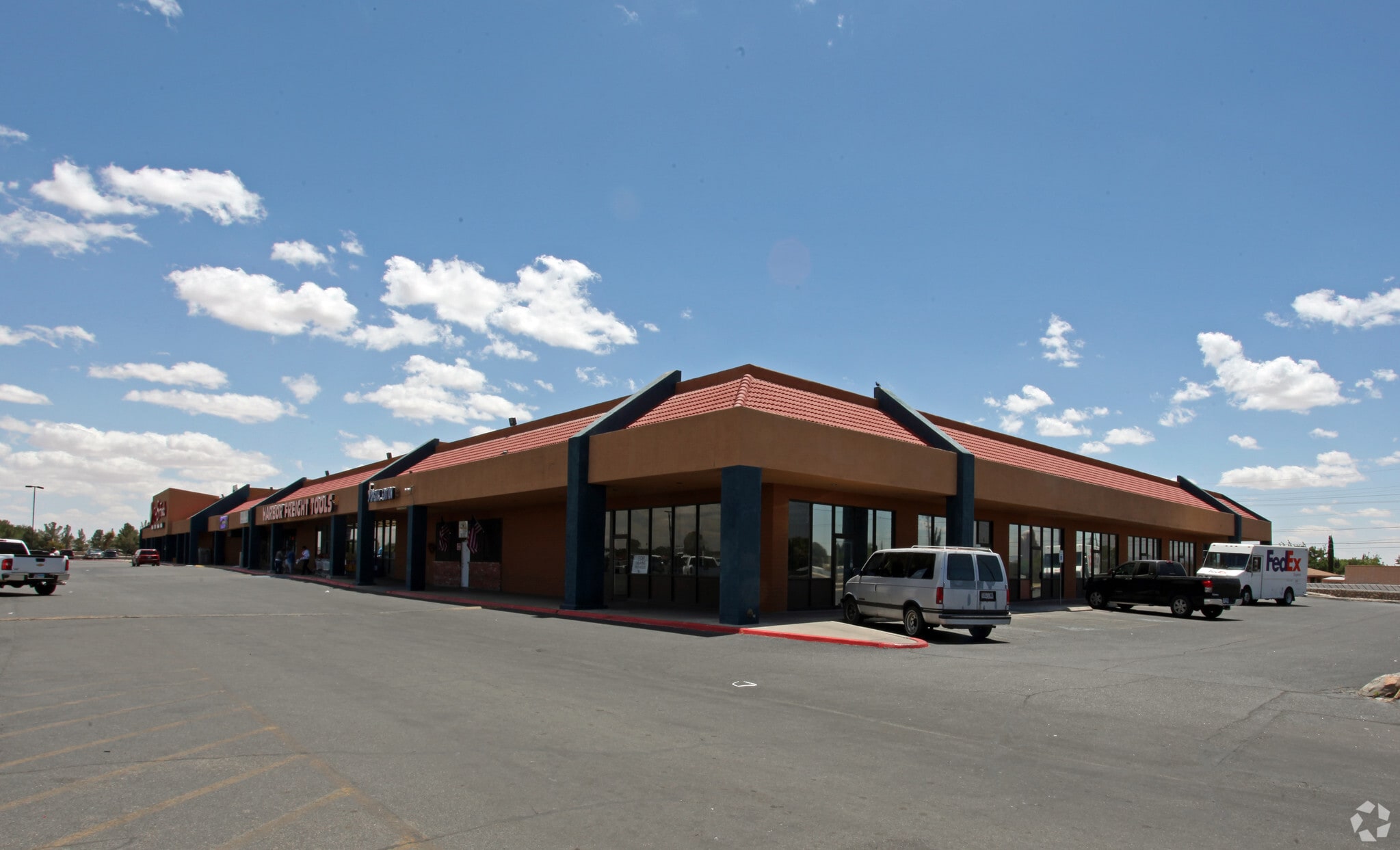 3333 Yarbrough Dr, El Paso, TX for lease Primary Photo- Image 1 of 14