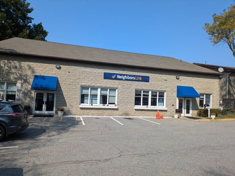 27 Columbus Ave, Mount Kisco, NY à louer - Photo du bâtiment - Image 3 de 3