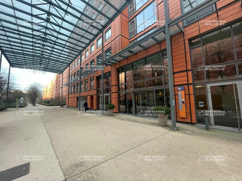 Bureau dans Lyon à louer - Photo du bâtiment - Image 2 de 22