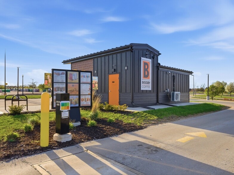 465 Walton Dr, Plymouth, WI for sale - Building Photo - Image 3 of 26