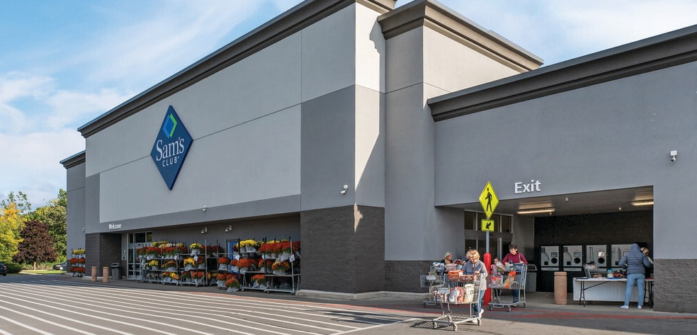 25 Consumer Sq, Plattsburgh, NY for lease - Building Photo - Image 3 of 11