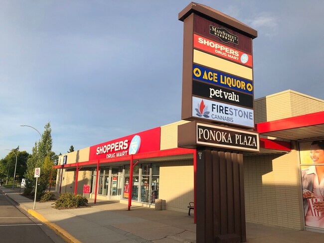 Plus de détails pour 5015 50 St, Ponoka, AB - Commerce de détail à louer