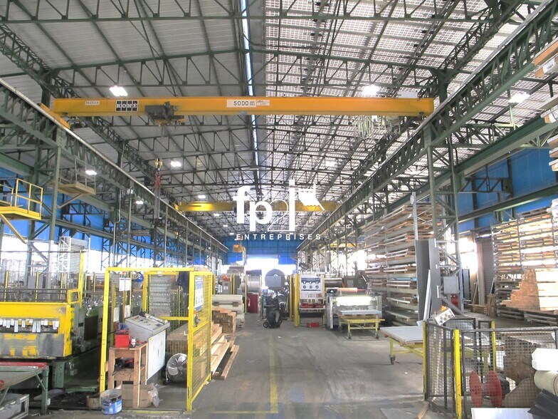 Industrial in Sorgues for lease - Building Photo - Image 2 of 6