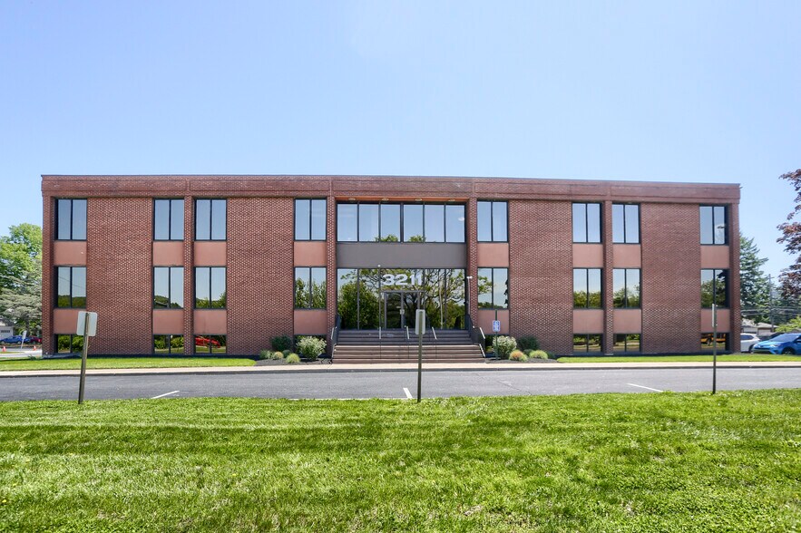 3211 N Front St, Harrisburg, PA à louer - Photo du bâtiment - Image 1 de 18