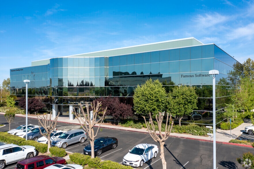 8080 N Palm Ave, Fresno, CA for lease - Building Photo - Image 2 of 5