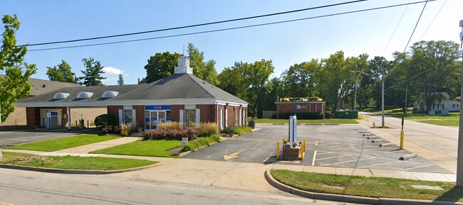 Plus de détails pour 123 W Grant Hwy, Marengo, IL - Commerce de détail à vendre