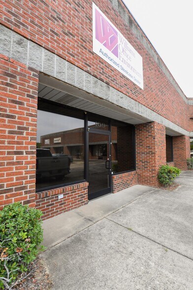 409 Chicago Dr, Fayetteville, NC à louer - Photo du bâtiment - Image 3 de 48