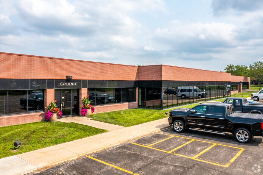 7755 Office Plaza Dr N, West Des Moines, IA à louer - Photo du bâtiment - Image 1 de 5