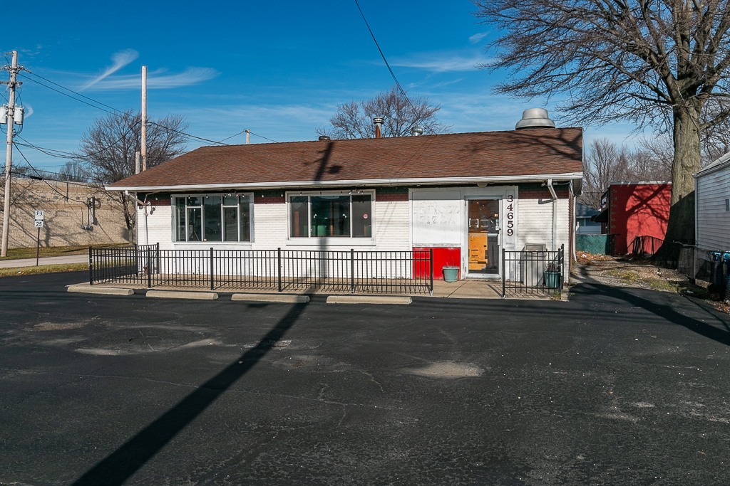 34659 Vine St, Willowick, OH à vendre Photo du bâtiment- Image 1 de 1