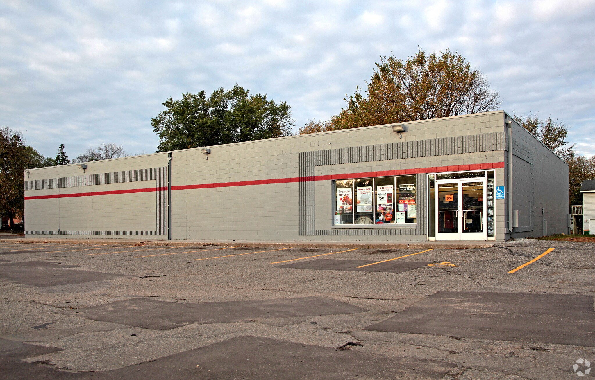 507 N Sibley Ave, Litchfield, MN for lease Primary Photo- Image 1 of 5