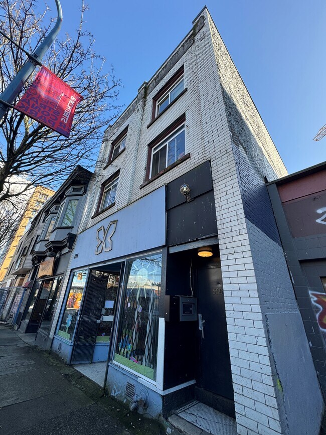 Plus de détails pour 556 Powell St, Vancouver, BC - Commerce de détail à vendre