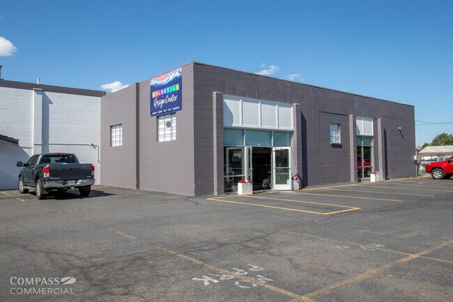 Plus de détails pour 798 NW 5th St, Redmond, OR - Commerce de détail à louer