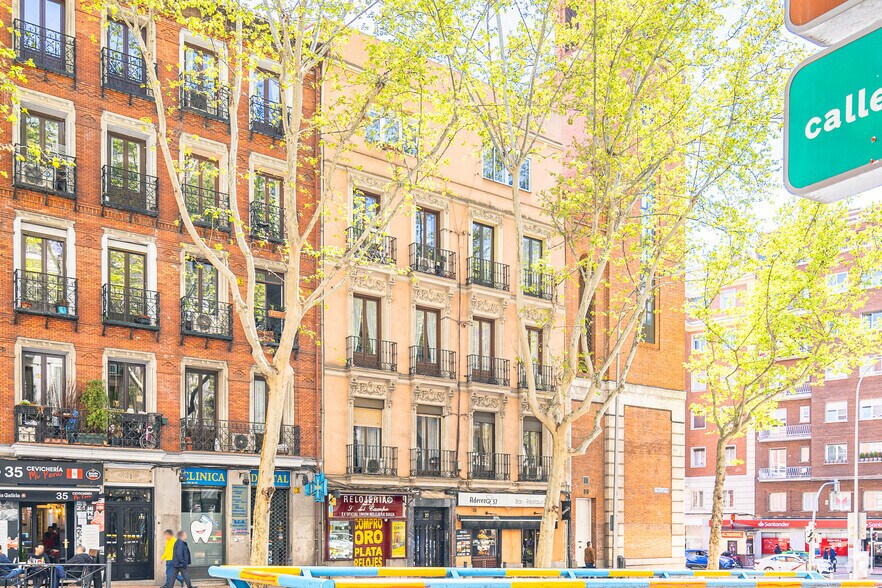 Immeuble residentiel dans Madrid, Madrid à vendre - Photo du bâtiment - Image 1 de 1