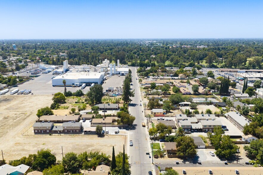 1021 N Leslie St, Visalia, CA à vendre - Photo du bâtiment - Image 2 de 16