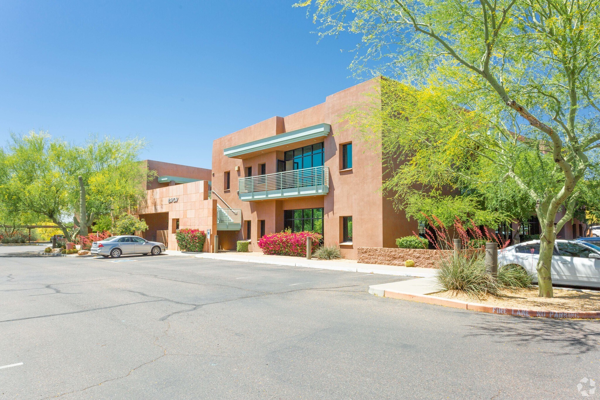 8707 E Vista Bonita Dr, Scottsdale, AZ à louer Photo du bâtiment- Image 1 de 45