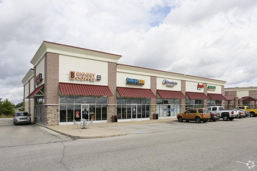 Union Shoppes portefeuille de 3 propriétés à vendre sur LoopNet.ca - Photo principale - Image 1 de 3