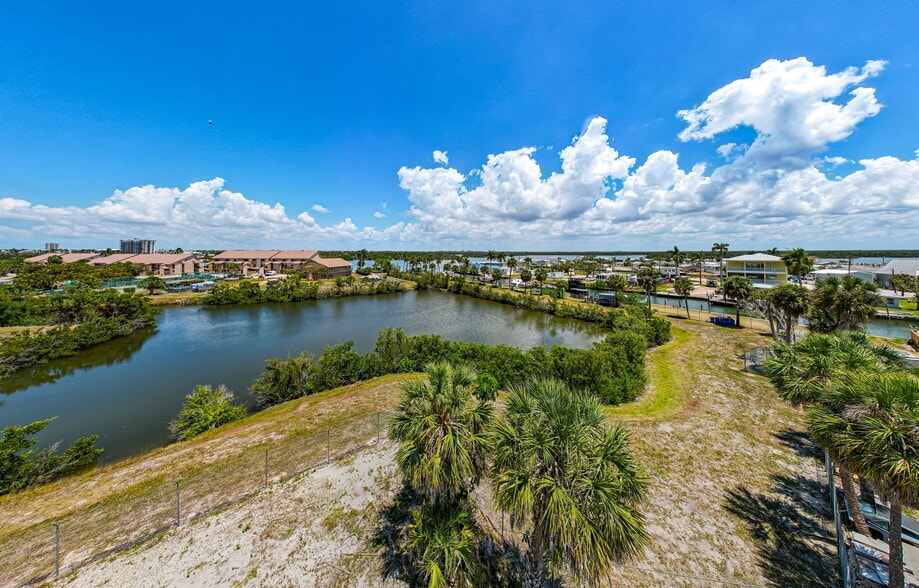 870 Buttonwood Dr, Fort Myers Beach, FL for sale - Aerial - Image 3 of 33