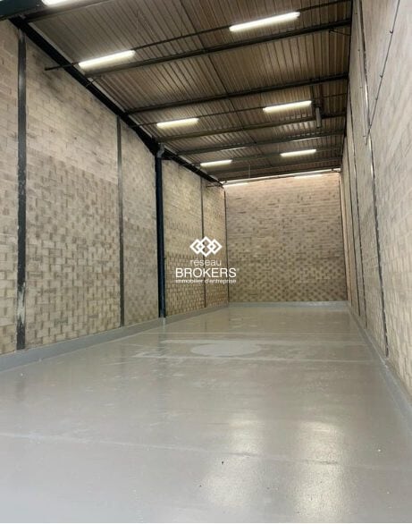 Industrial in Noisy Le Grand for lease - Interior Photo - Image 2 of 4