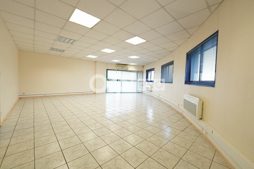 1 Impasse Du Rhône, Corbas for lease - Interior Photo - Image 3 of 7