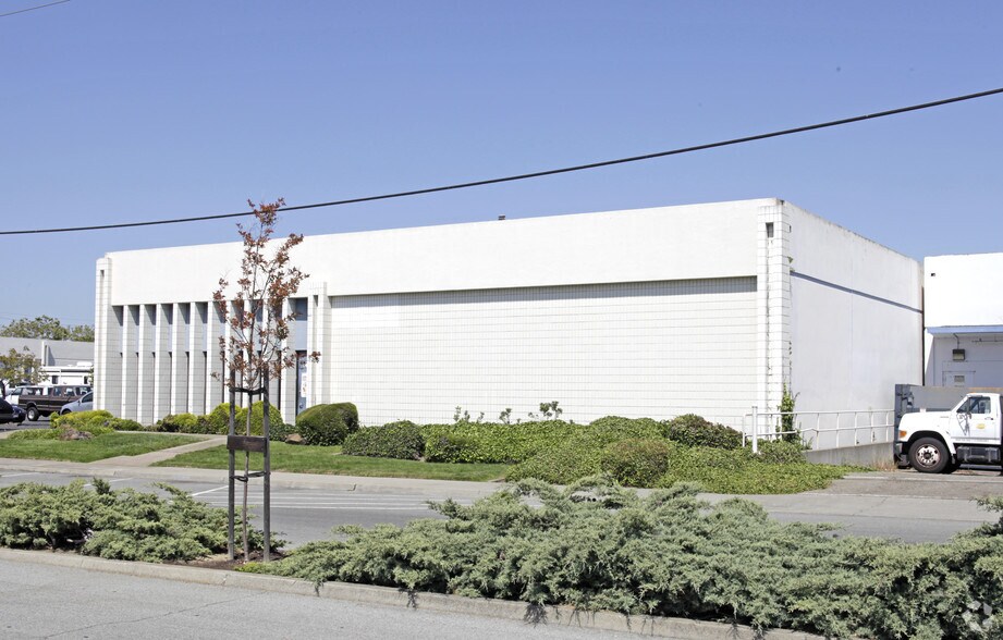 14676 Doolittle Dr, San Leandro, CA à louer - Photo du bâtiment - Image 2 de 3