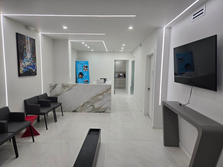 909 NE 163rd St, North Miami Beach, FL à louer - Photo du bâtiment - Image 1 de 32