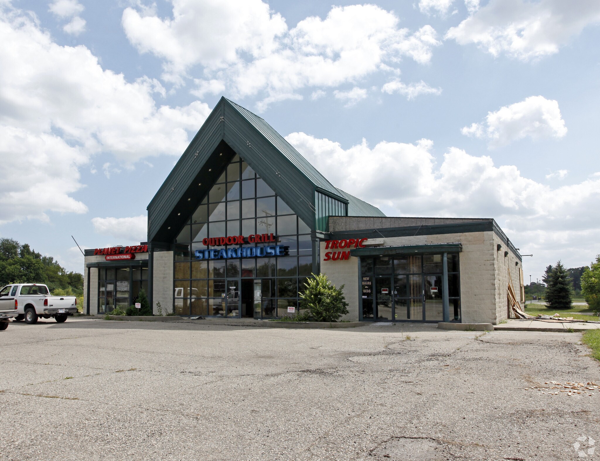 5030 Coldwater Rd, Flint, MI à louer Photo du bâtiment- Image 1 de 29