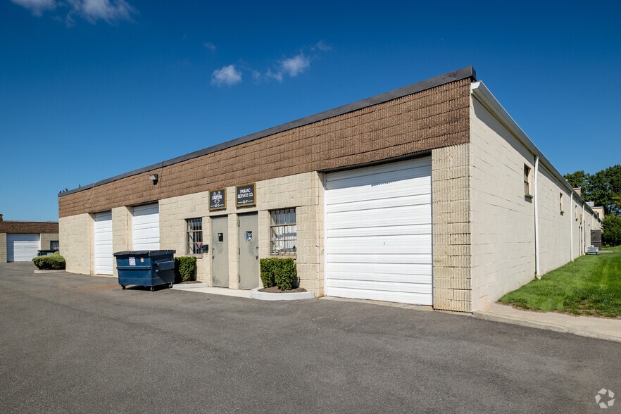 62 S 2nd St, Deer Park, NY for lease - Building Photo - Image 2 of 6