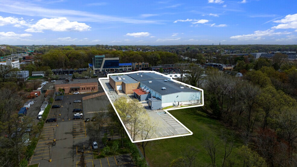 4865 Arthur Kill Rd, Staten Island, NY à vendre - Photo du bâtiment - Image 2 de 41