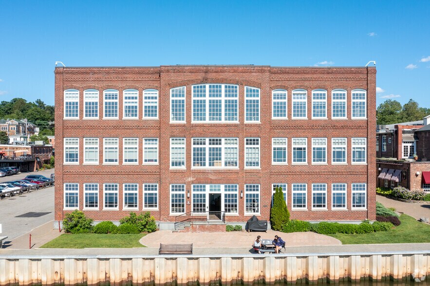 3 W Main St, Irvington, NY à louer - Photo du bâtiment - Image 2 de 5