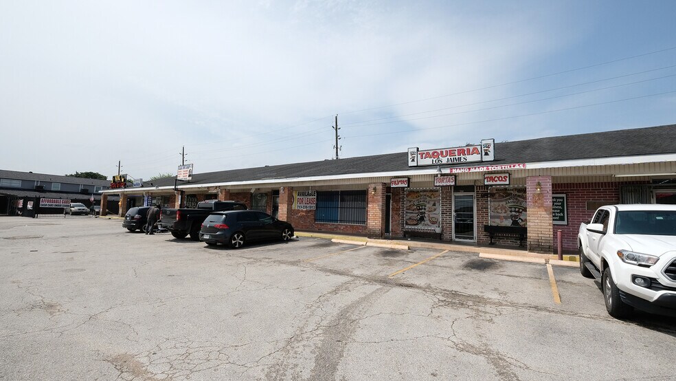 6615-6627 Brittmoore Rd, Houston, TX à louer - Photo du bâtiment - Image 3 de 16